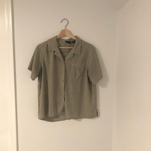 Vintage button up. Size: 14p.